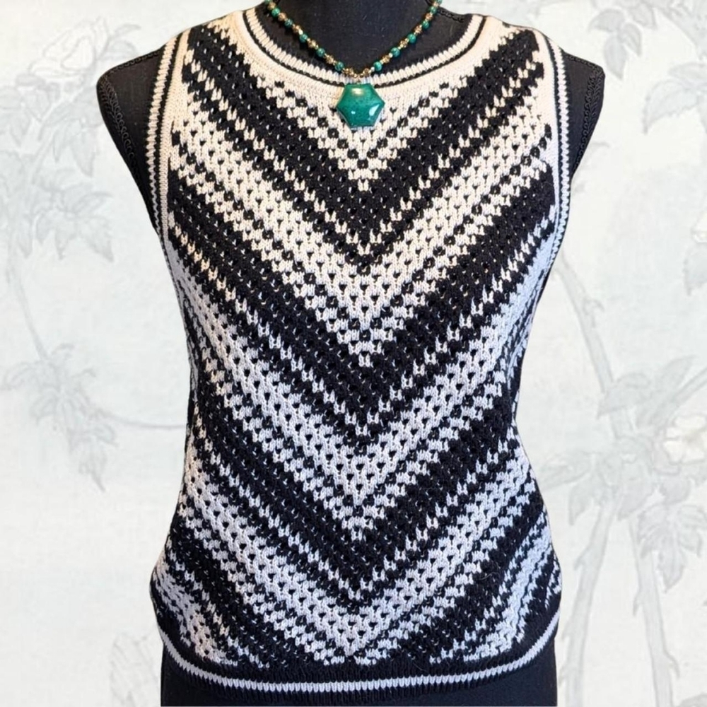 GAP Black & White Chevron Knit Tank